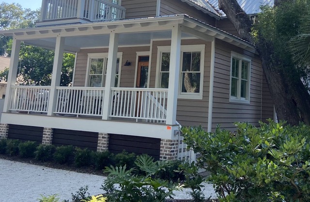 Just Steps to the Atlantic and 5 Minute Walk to downtown Pier Village District!