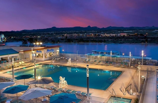 Just What You Were Looking For! 3 Modern Units, Casino, Restaurant, Game Rooms!