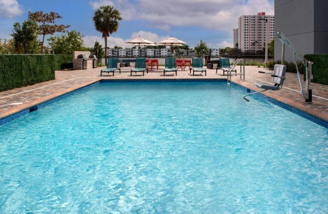 Just What You Were Looking For! 2 Great Units, On-site Pool, Near Marlins Park!