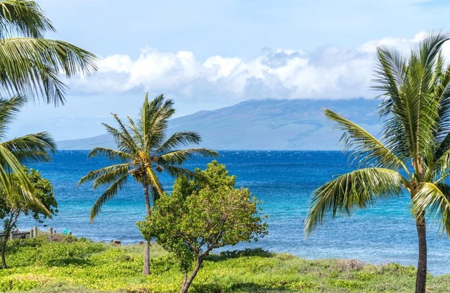 K B M Hawaii: 6th Night FREE! Ocean Views, 3 Bdrm, Ocean Front w BBQ From $1,999