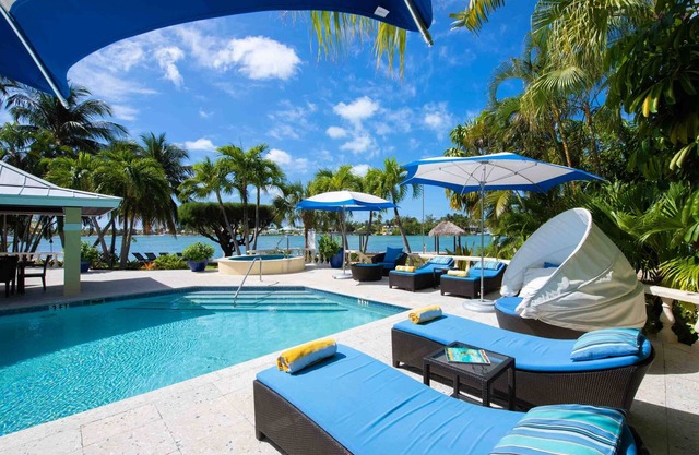 Kaiku: Gated Villa w/Private Pool, Heated Spa, Jet Ski Dock + Guesthouse