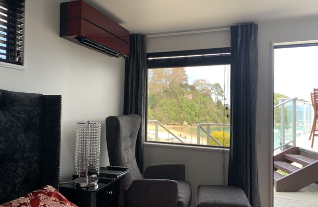 Kaiteriteri Retreat Balcony Studio - commanding great views of the Beach