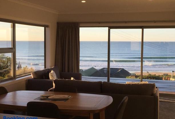Kaka Point Views Apartment 1