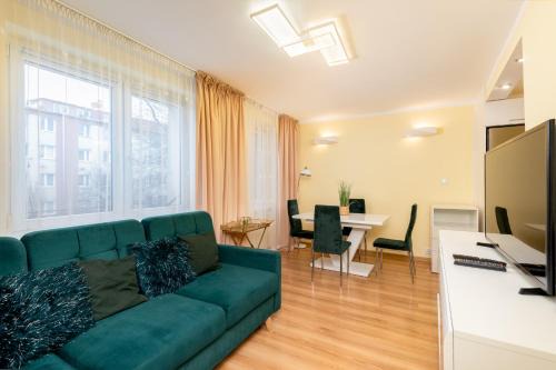 Kalinowe Green Apartment by BookingHost