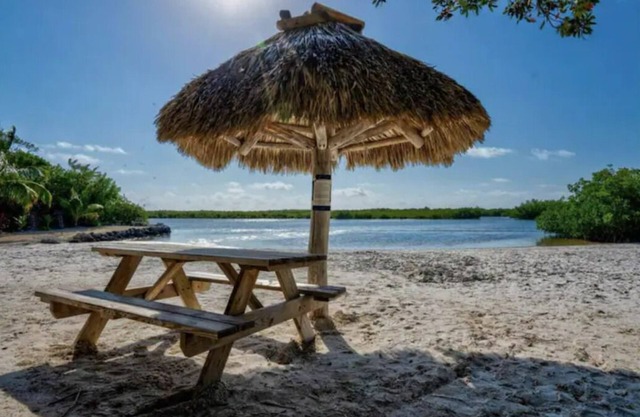 Kampground Escape w/Kayaks, Heated Pool & Marina!