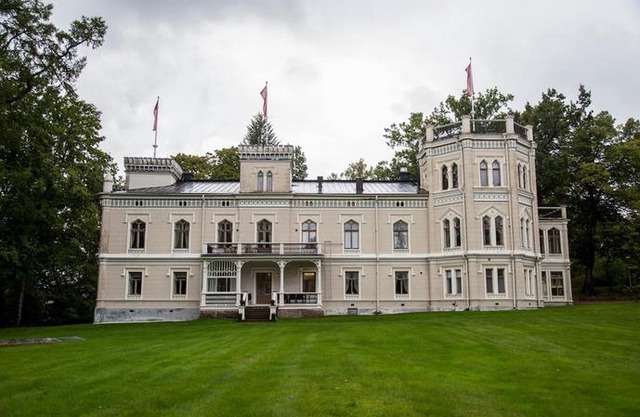 Kartanohotelli Karhulan Hovi 