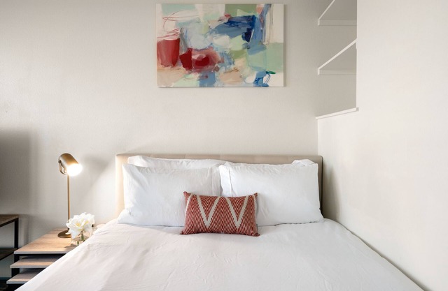 Kasa | Bright Studio, Near Dallas Bars | Arlington