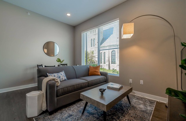 Kasa | Classic 1BD + Contactless Check-In | Des Moines