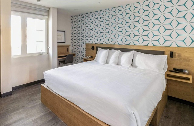 Kasa The Niche | Relax in Your King Bed