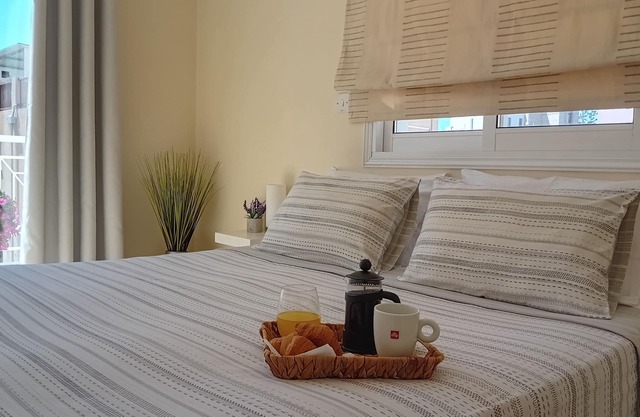 Kato Paphos Suites - 1-Bedroom Apartment. Pool view, WiFi & a/c. Great Location