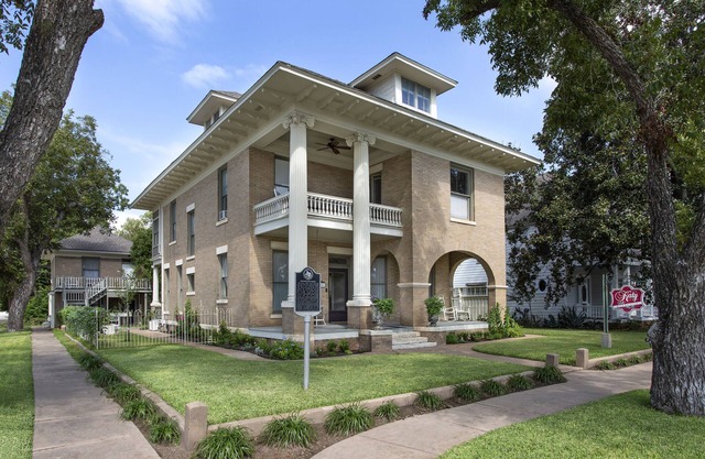 Katy House Bed and Breakfast