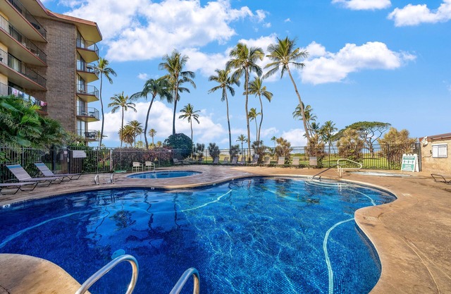 Kauhale Makai 510 - Ocean and Mountain view 1 bedroom