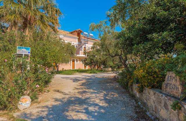 Kavos Psarou Studios & Apartments