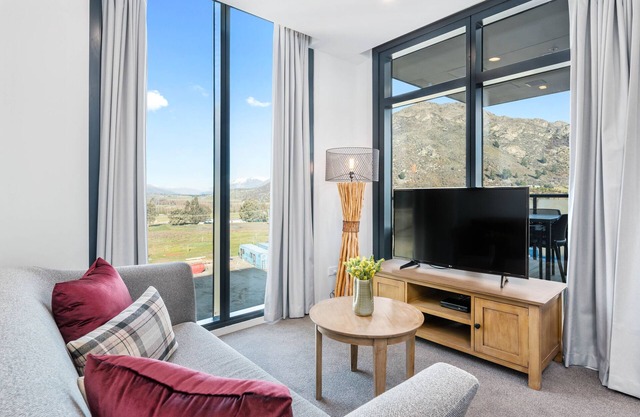 Kawarau View - Close to airport, shopping, cafes & bars.