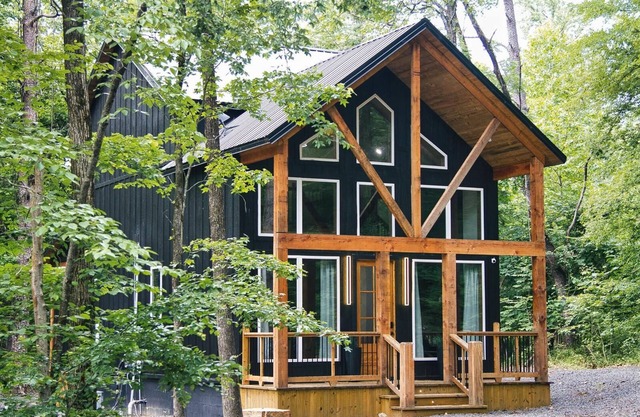 Kayak, Fish, 2 King Bd w/Pond Access*Pet*Hot Tub*