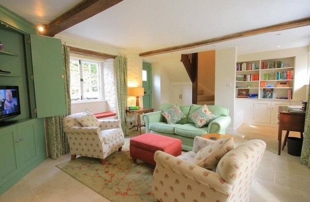 KEEN COTTAGE, family friendly, character holiday cottage in Kingham
