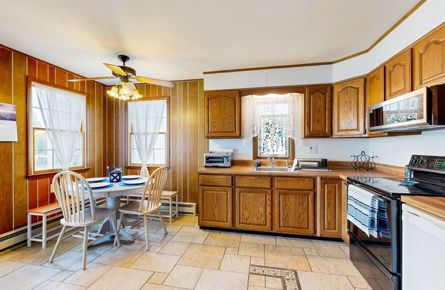 Keenwick on the Bay waterfront home with AC, W/D, Free WIFI & dock