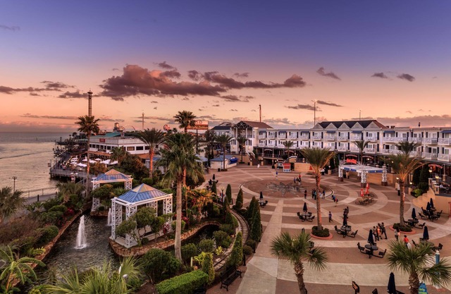 Kemah Boardwalk Inn
