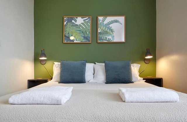 Kenham Place I 1 bedroom apartment - Private Parking!