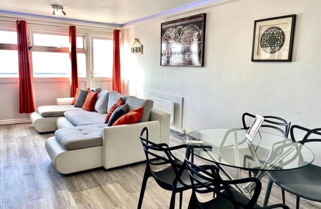 Kennedy House 2Bed Beach Front Penthouse + Balcony