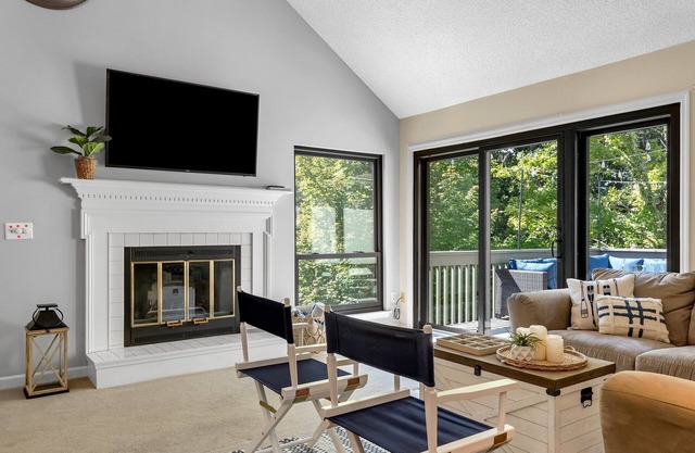 Keowee Key Townhouse- Lake, great deck, outdoor firetable & CLEMSON FOOTBALL!