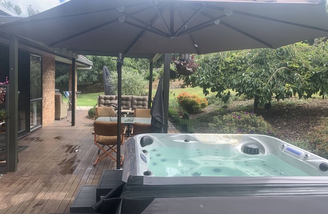 Kerikeri, Luxury home 2 mins from boat ramp, Private lounge and TV