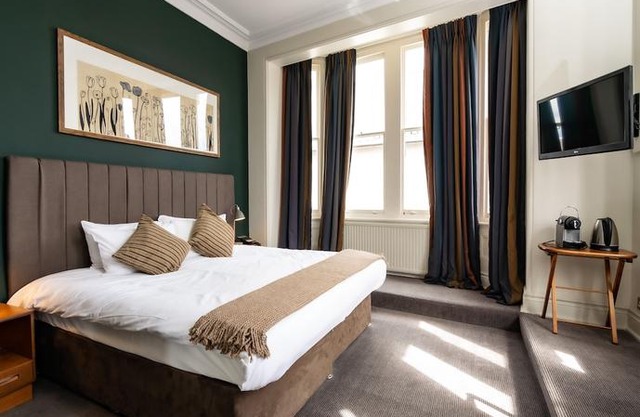 Kew Gardens Hotel