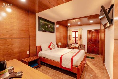 Khách sạn Dìn Ký Cổng Chào Bình Dương