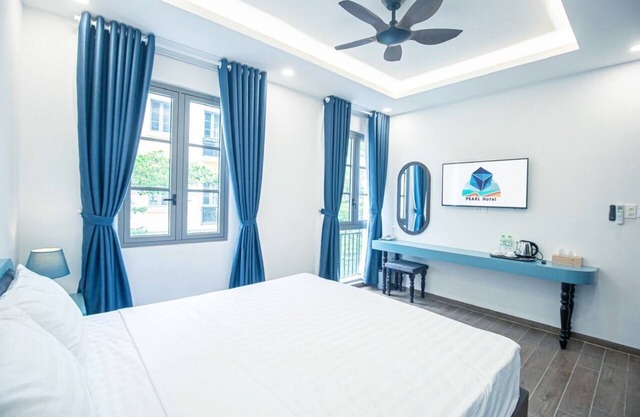 KHÁCH SẠN GẦN BIỂN PEARLHOTEL KHEM BEACH CHỈ 2 PHÚT ĐI BỘ ,