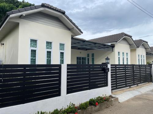 Khwanlom House