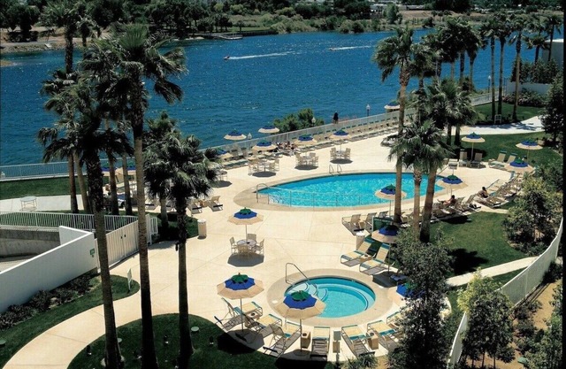 King Bed at Golden Nugget Laughlin! Outdoor Pool, Pets Allowed!