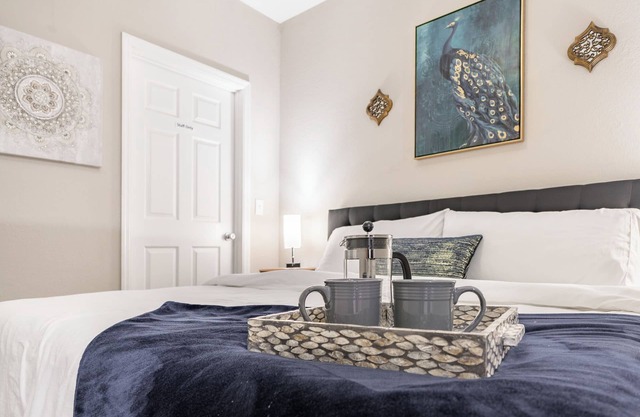 King Bed, Fast WiFi, Gym, Free Parking