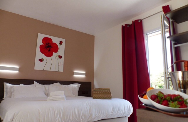 King-Double or Twin-Ensuite with Shower-Terrace
