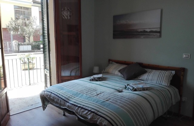 KING ROOM AMONG SEA ART TUSCAN COUNTRYSIDE