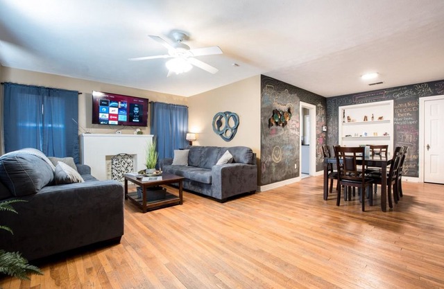 ◈ King's Retreat ◈ 3BR/2BA ◈ 1/2 mile to Tech