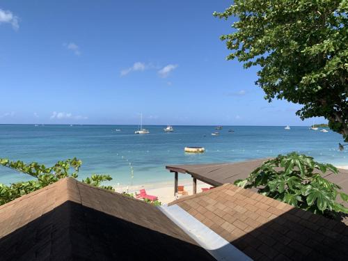 King Suite at Oceanview Resort in Jamaica - Enjoy 7 miles of White Sand Beach!