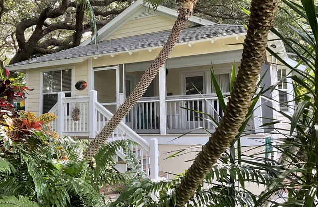 Kingfisher Cottage on Canal and two blocks to Ocean, amidst a tropical landscape