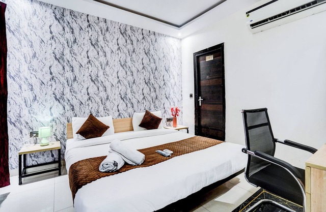 KINGS COURT HOTEL