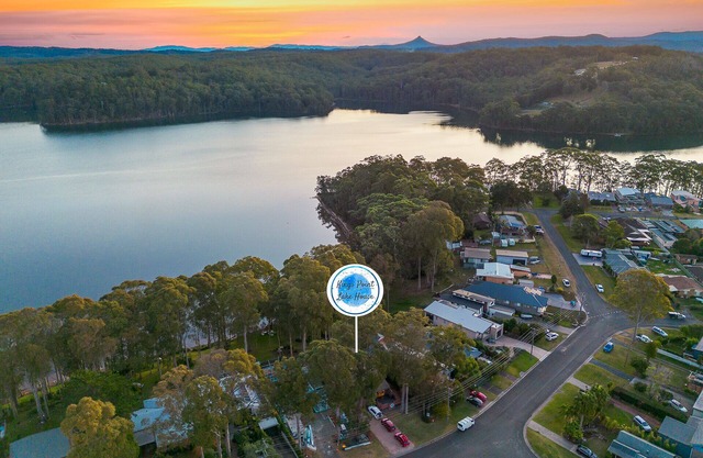 Kings Point Lake House - Lakeside Family Holiday