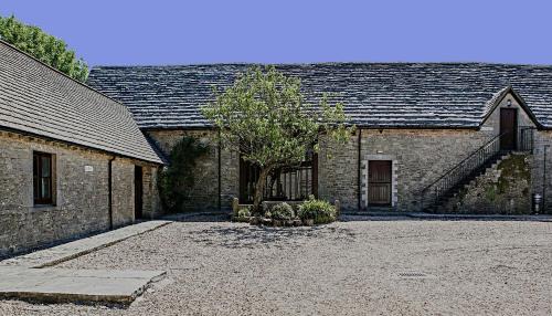 Kingston Country Courtyard 