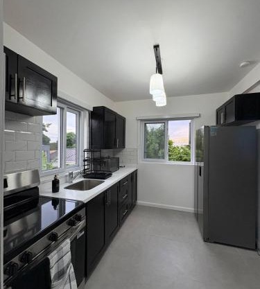 Kingston Modern Getaway