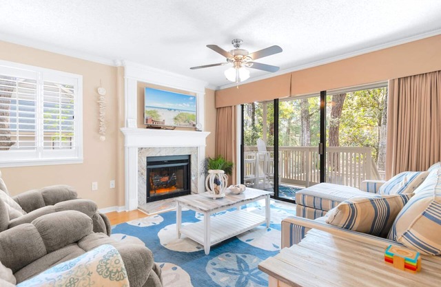 Kingston Resort: Winter rates, Ground floor, 7 min walk to beach, two decks