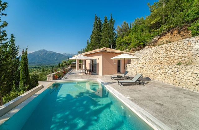 Kipseli Villa, Overlooking Vassiliki bay