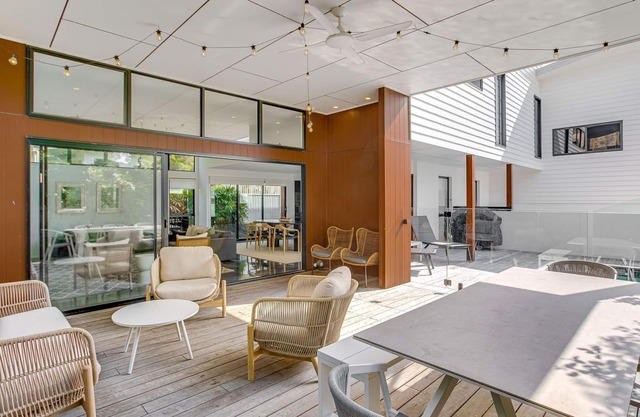 Kirra Bliss - Luxurious and Modern Beach House