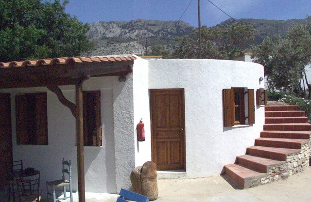 Kleiner Gästebungalow in ruhigem Privatgelände bei Amaniou