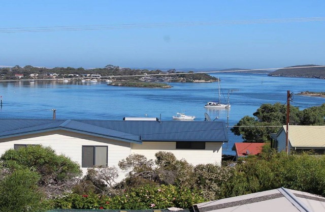Knighty's Shack has a great view of Coffin Bay in a comfortable, well appointed, affordable Holiday Shack