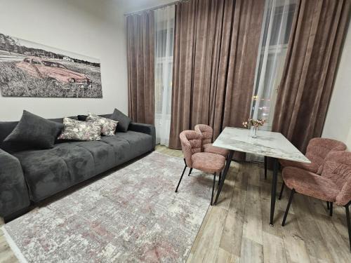 Kompletně vybavený byt s ložnicí v centru u divadla