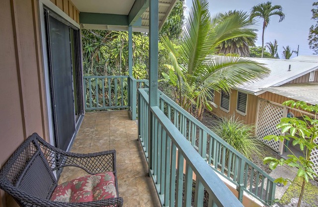 Kona Cottage w/Lanai & Ocean Views on Coffee Farm!