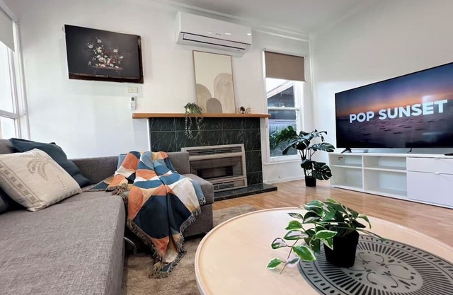 KozyGuru | 3BR Close to Vic Uni and Footscray Hosp