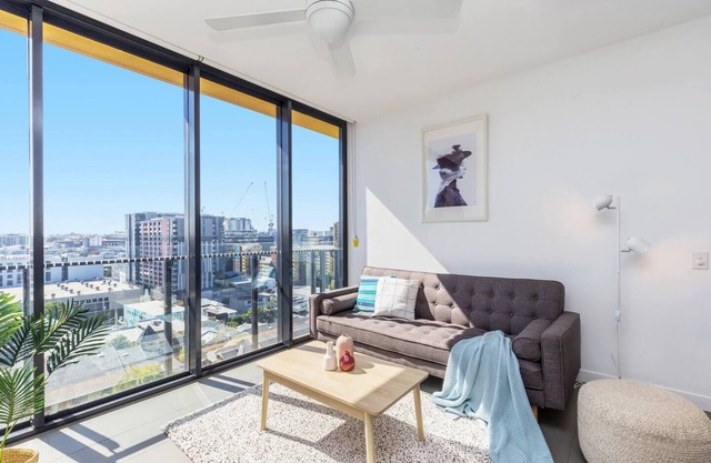 KOZYGURU | Fortitude Valley | AMAZING VIEW 2Bed APT + FREE PARKING | QFV010